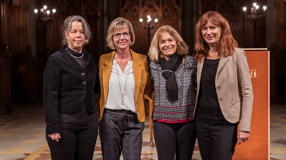 Gruppenbild der Mitglieder des Studiendekanats der Juristischen Fakultät der Universität Basel (von links nach rechts: Ursula Göbel, Irene Bugmann, Cornelia Hüllstrung, Nicole Saraceno).