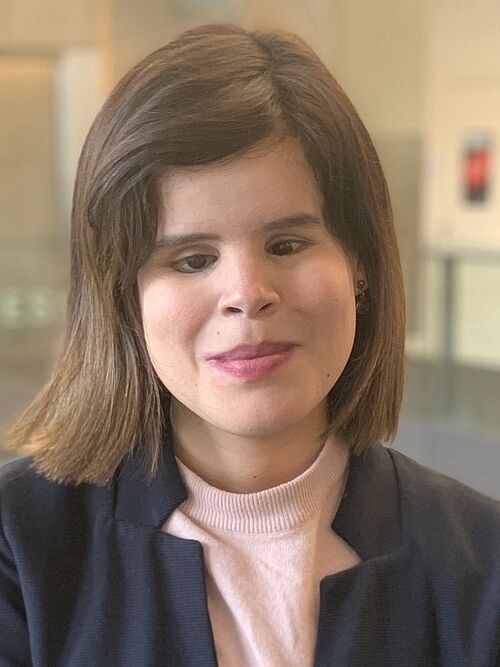 Porträtaufnahme von Thaissa Meira.