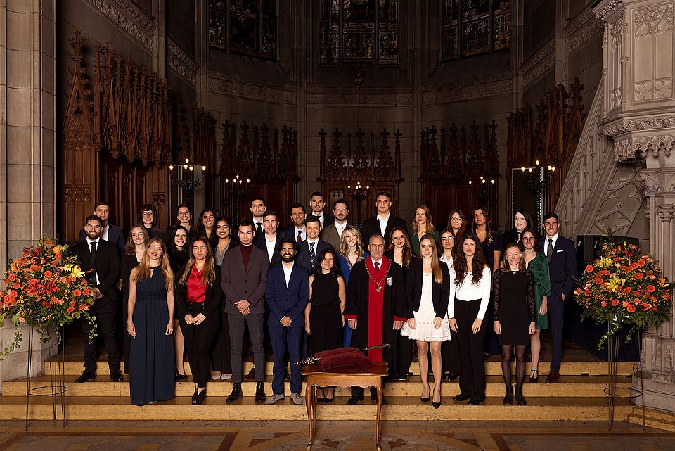 Gruppenfoto der Studierenden mit Bachelorabschluss vom 19. November 2022.