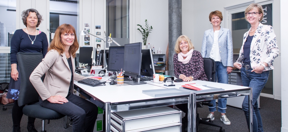 Teamfoto der Mitarbeiterinnen des Studiendekanats der Juristischen Fakultät.