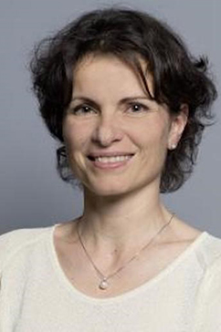 Portrait photo of Prof. Laura Bernardi.